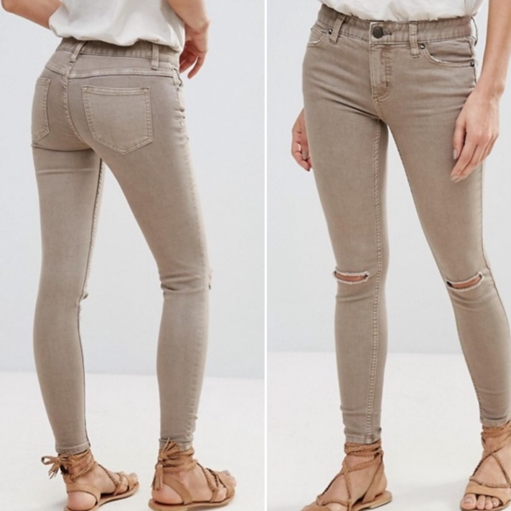 Free People Destroyed Skinny khaki, size 26